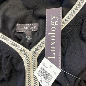 NWT Luxology off the shoulder strap blouse with embroidery, Size 12 (1145)